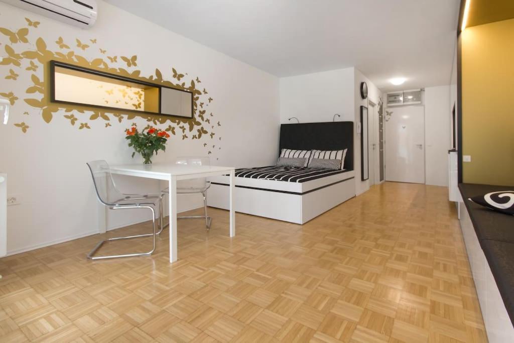 Gorgeous Central Flat With Garage 卢布尔雅那 外观 照片